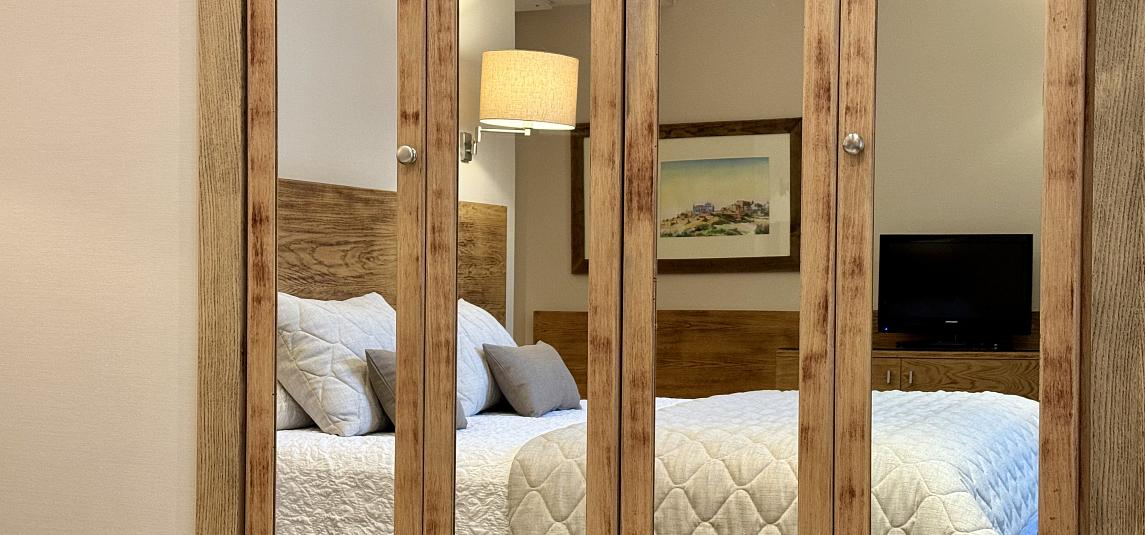 BEHINDERTENGERECHTES ZIMMER
