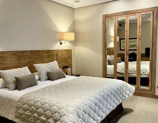 BEHINDERTENGERECHTES ZIMMER