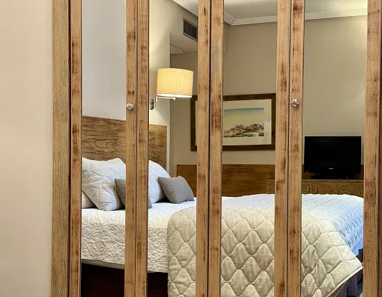 BEHINDERTENGERECHTES ZIMMER