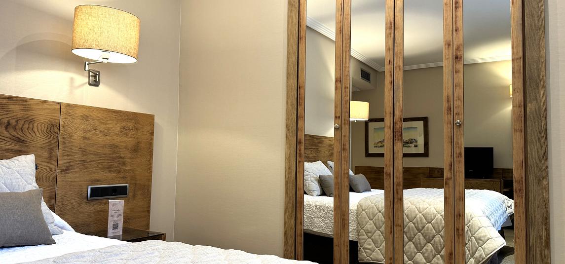 BEHINDERTENGERECHTES ZIMMER