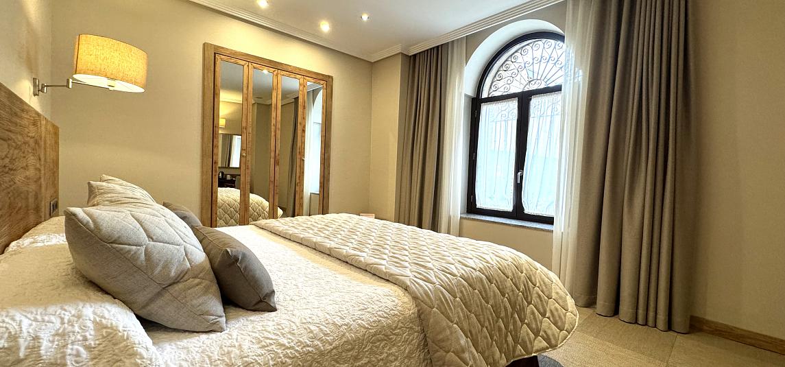 DELUXE ZIMMER