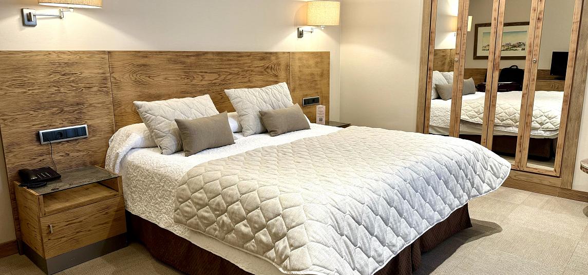 DELUXE ZIMMER