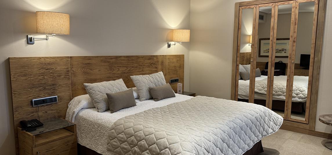 BEHINDERTENGERECHTES ZIMMER