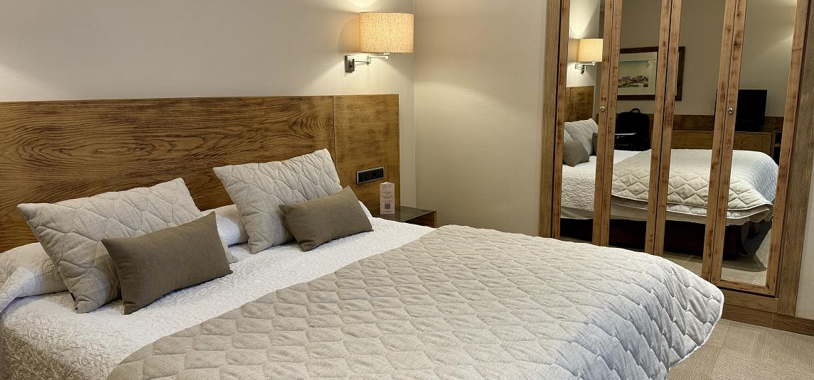 DELUXE ZIMMER