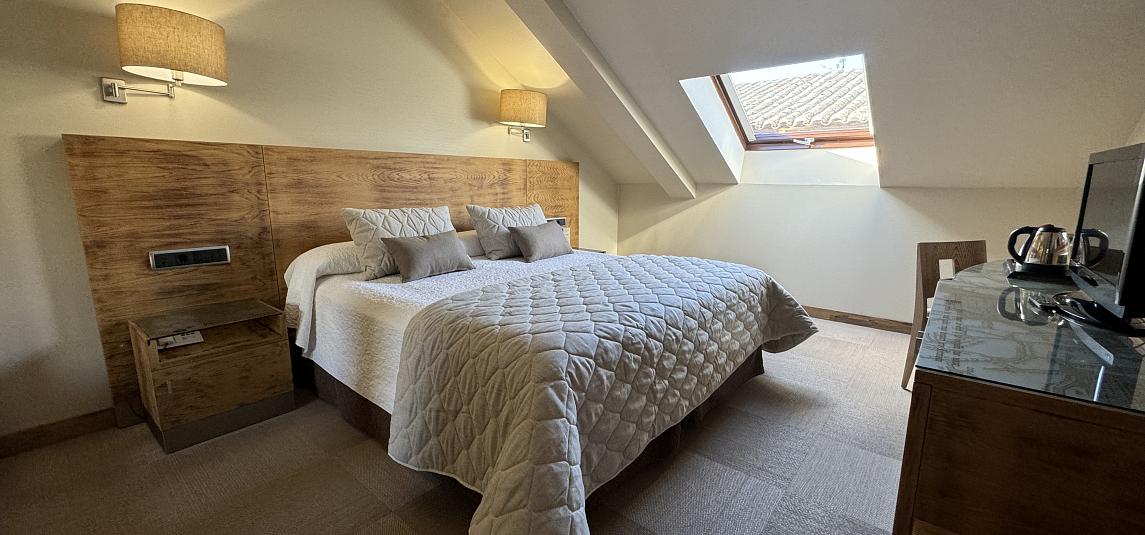 DELUXE ZIMMER