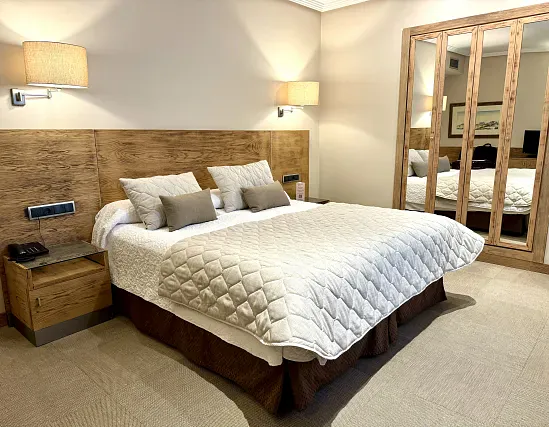 DELUXE ZIMMER
