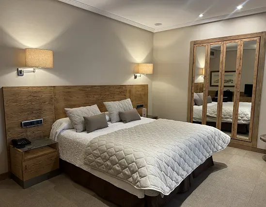 BEHINDERTENGERECHTES ZIMMER